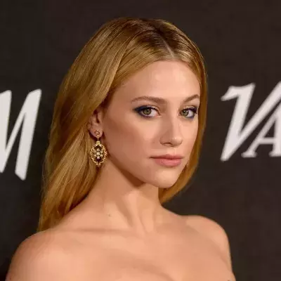 "Riverdale"-Star Lili Reinhart will ihren Fans in der Pandemie Mut machen: "Stell dich deinem Scheiß!"