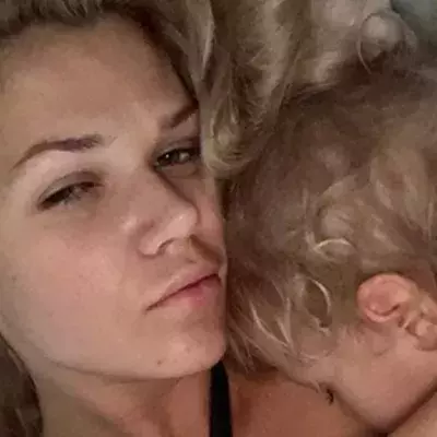 Sara Kulka: Im Traumurlaub werden erst ihre Kinder krank, jetzt kämpft sie mit Lähmungserscheinungen