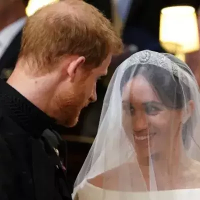 Lippenleser verraten, was Harry zu Meghan am Traualter gesagt hat