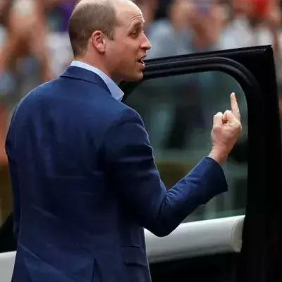 Prinz William zeigt allen Stinkefinger. Das steckt dahinter.
