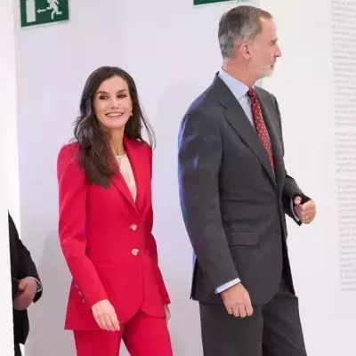 Royales Power Dressing: Königin Letizia zieht in Rot die Blicke auf sich