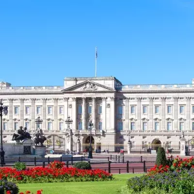 Beim Buckingham Palast: Polizei nimmt Eindringling fest