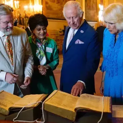 Mit viel Prominenz: Charles und Camilla feiern Shakespeare-Jubiläum