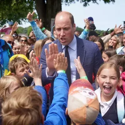 Prinz William sorgt unter Schülern in Norfolk für Begeisterung