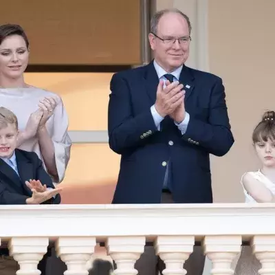 Fürst Albert II. und Charlène zeigen sich mit ihren Zwillingen