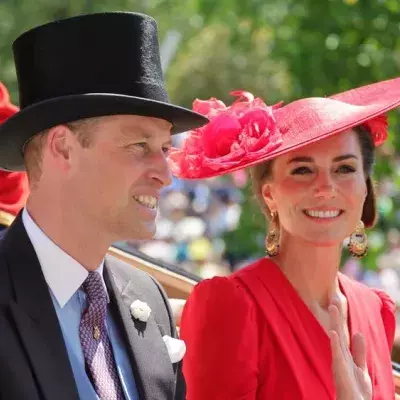 Mit Kutsche, Charme und Signalrot: William und Kate beim Royal Ascot