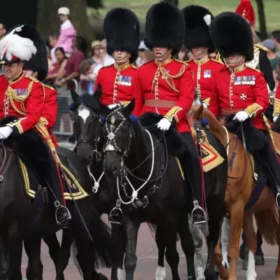 König Charles: Er nimmt auf dem Pferd an "Trooping the Colour" teil
