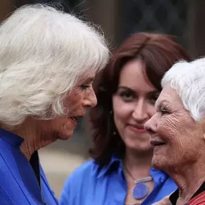 Literaturfestival: Königin Camilla begrüßt Judi Dench