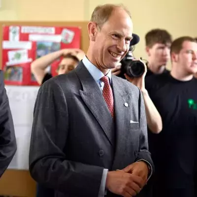 Prinz Edward mit guter Laune und motivierenden Worten in Berlin