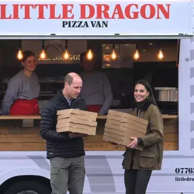 Lässiger Auftritt in Wales: William und Kate verteilen Pizza
