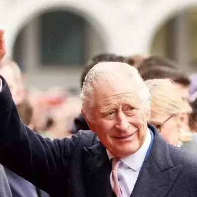 König Charles III. enthüllt Bühnenbild des Eurovision Song Contests