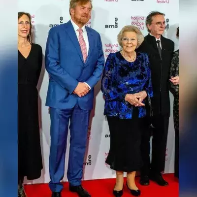 König Willem-Alexander strahlt mit Mutter Beatrix auf dem Red Carpet