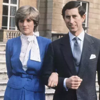 Diana (mit ihrem Verlobungsring) und Charles