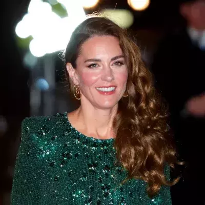 Herzogin Kate begeistert im grünen Pailletten-Kleid