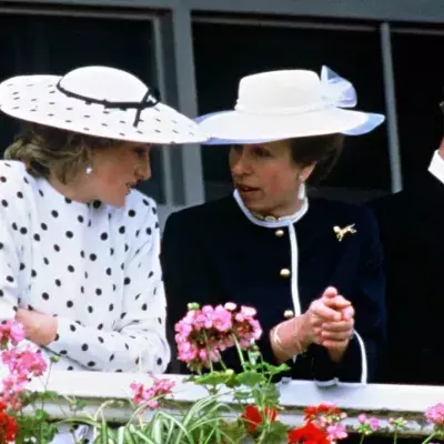 Lady Diana lag mit ihrem Geschenk an Prinzessin Anne daneben