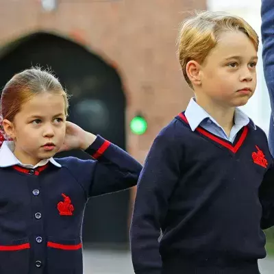 Prinzessin Charlotte und ihr Bruder George vor der Thomas's Battersea Schule