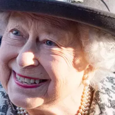 Royals: Die 5 Male, an denen die Queen gegen das royale Protokoll verstoßen hat 