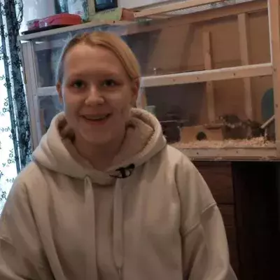 Auch Angelina aus Krefeld erwartet mit 16 Jahren ihr erstes Kind. So muss sie sich neben Schule und Freunde vor allem auch mit Themen wie Kindergeld und Elterngeld auseinandersetzen. (Symbolbild)