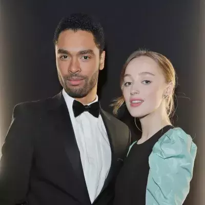 "Bridgerton": Schauspieler posten seltene Einblicke hinter den Kulissen (FOTO)