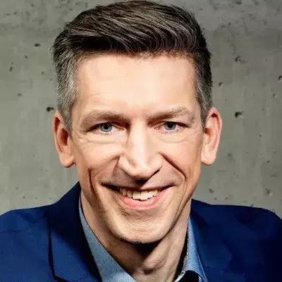 "Menschen, Bilder, Emotionen": Steffen Hallaschka moderiert den RTL-Jahresrückblick!