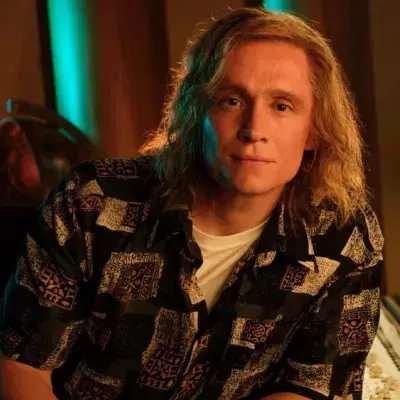 "Girl You Know It's True": So sieht Matthias Schweighöfer im Milli-Vanilli-Biopic aus