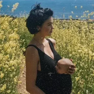 Bachelor-Kandidatin postet Babyfoto mit schrecklichem Detail und macht ihre Fans sehr wütend