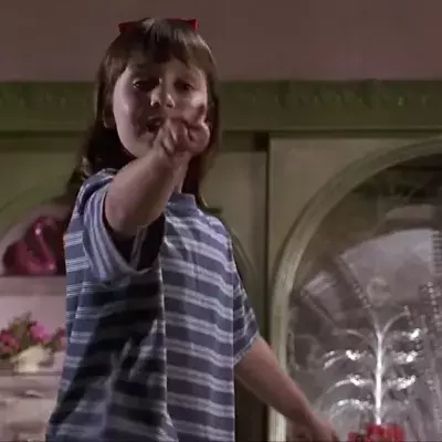 Die „Matilda Challenge“: Die urkomische Challenge, die uns in die Kindheit zurückversetzt
