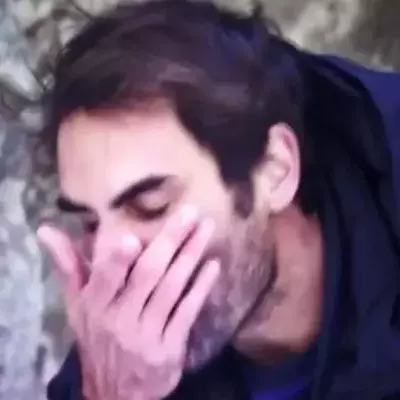 Zuschauer trauen ihren Augen nicht, als Roger Federer es einfach in den Mund steckt