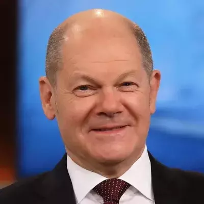 "3nach9": Olaf Scholz kommt zu Judith Rakers und Giovanni di Lorenzo