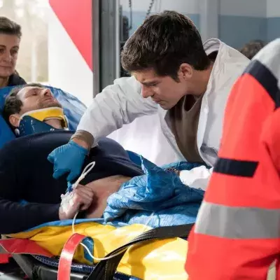 Dr. Ben Ahlbeck verletzt sich während einer OP - müssen sich die Fans Sorgen machen?