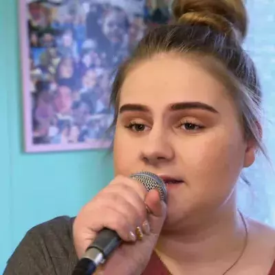 Ein TV-Gesangsauftritt könnte Estefania zum Durchbruch verhelfen. 