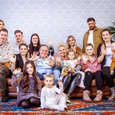 Eine fehlt (v.l.n.r.) unter ihnen: Loredana, Peter, Flo, Anastasia, Celina-Sophie, Sylvana, Lavinia, Harald, Silvia, Tim, Cathaleya, Sarah-Jane, Estefania, Sarafina