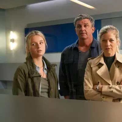 Martin (Hans Sigl, M.) mit Josie (Lieselotte Voß, l.) und Karin Bachmeier (Hilde Dalik, r.).