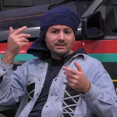 Menderes Bacgi spricht offen über seine Kindheit