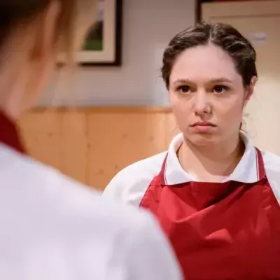 Valentina deckt bei "Sturm der Liebe" eine heimliche Affäre auf