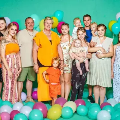 v.li.: Baby Linus Tim, Tim, Lavinia mit Haylie Emilia, Estefania, Harald, Silvia, Cataleya, Sarah-Jane, Loredana mit Aurelio, Peter mit Zwillingen, Sarafina mit Baby, Celina-Sophie, Flo, Sylvana mit Anastasia
