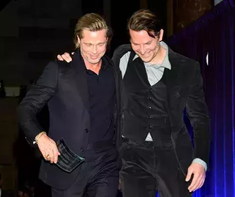 Brad Pitt bekommt den Preis für die beste Nebenrolle 