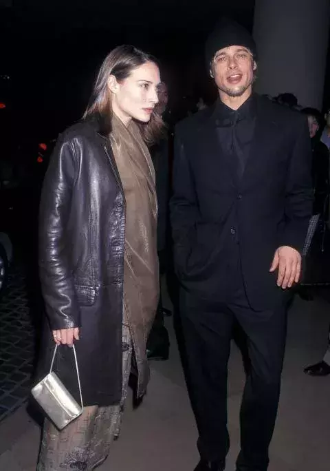 Brad Pitt und Claire Forlani 