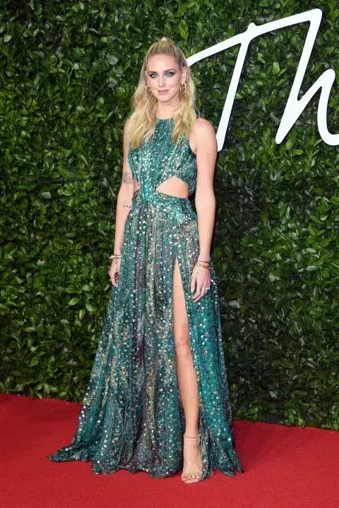 Chiara Ferragni in einem langen grünen Kleid