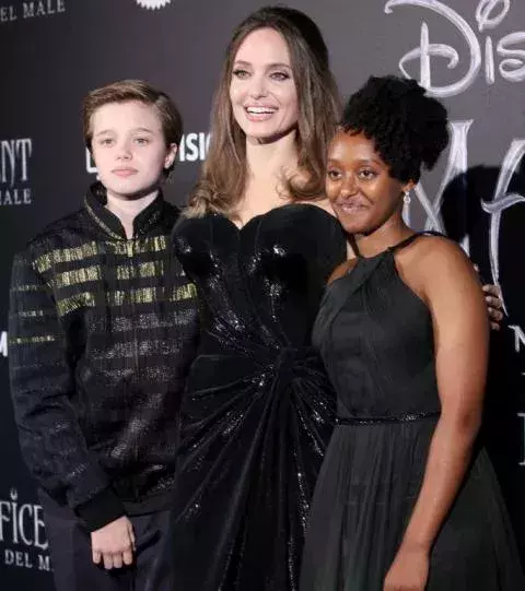 Dann kommt Shiloh Nouvel Pitt-Jolie