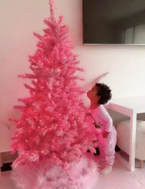 Ein rosa Tannenbaum für True Thompson 