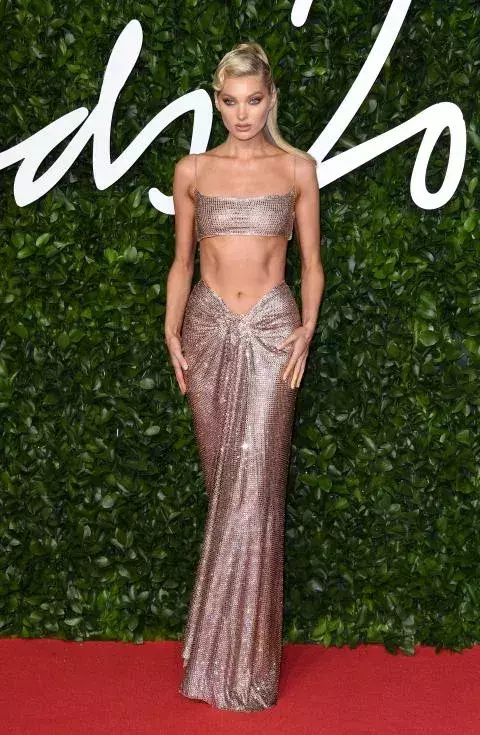 Elsa Hosk  in einem Zweiteiler