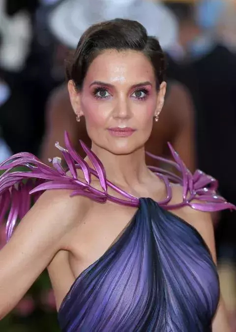 Katie Holmes mit ein paar grauen Haaren