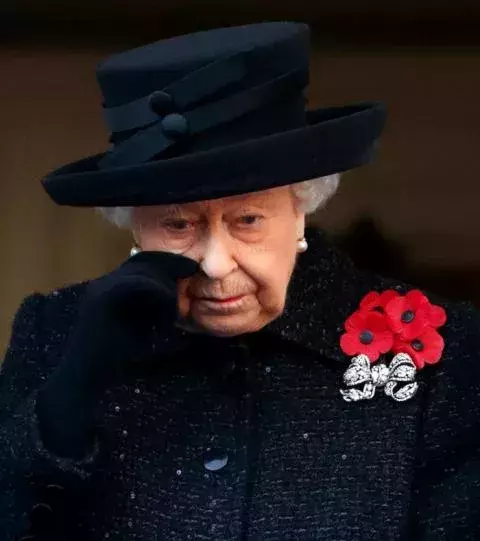 Die Tränen der Queen zieren heute sämtliche Titelbilder. 