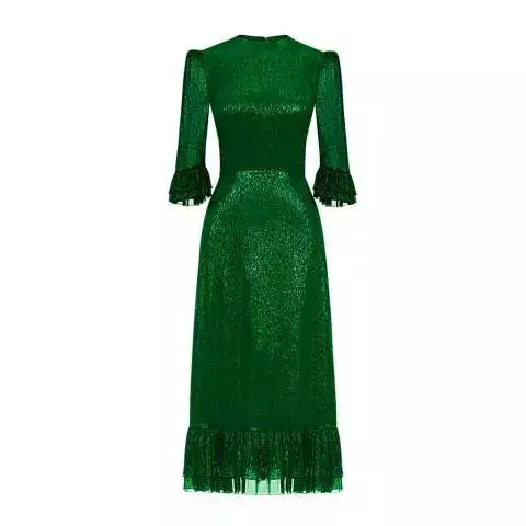 Ein Kleid in Metallicgrün