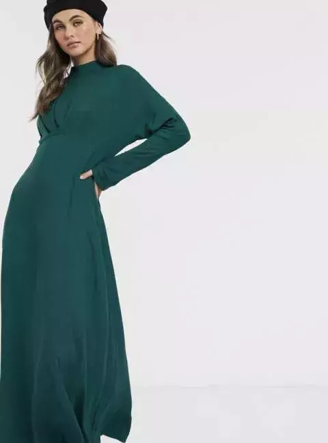 Ein tailliertes grünes Kleid von ASOS